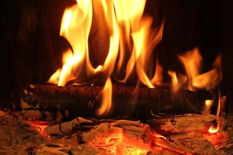 An open fire or a closed combustion fireplace? Which is best? | Blogs